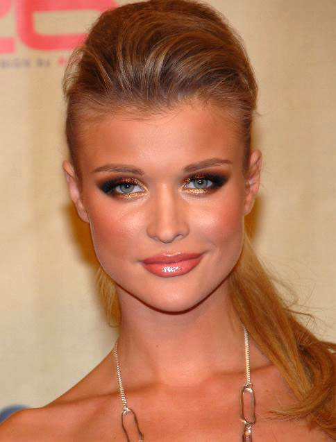 Joanna Krupa auf einer Party.